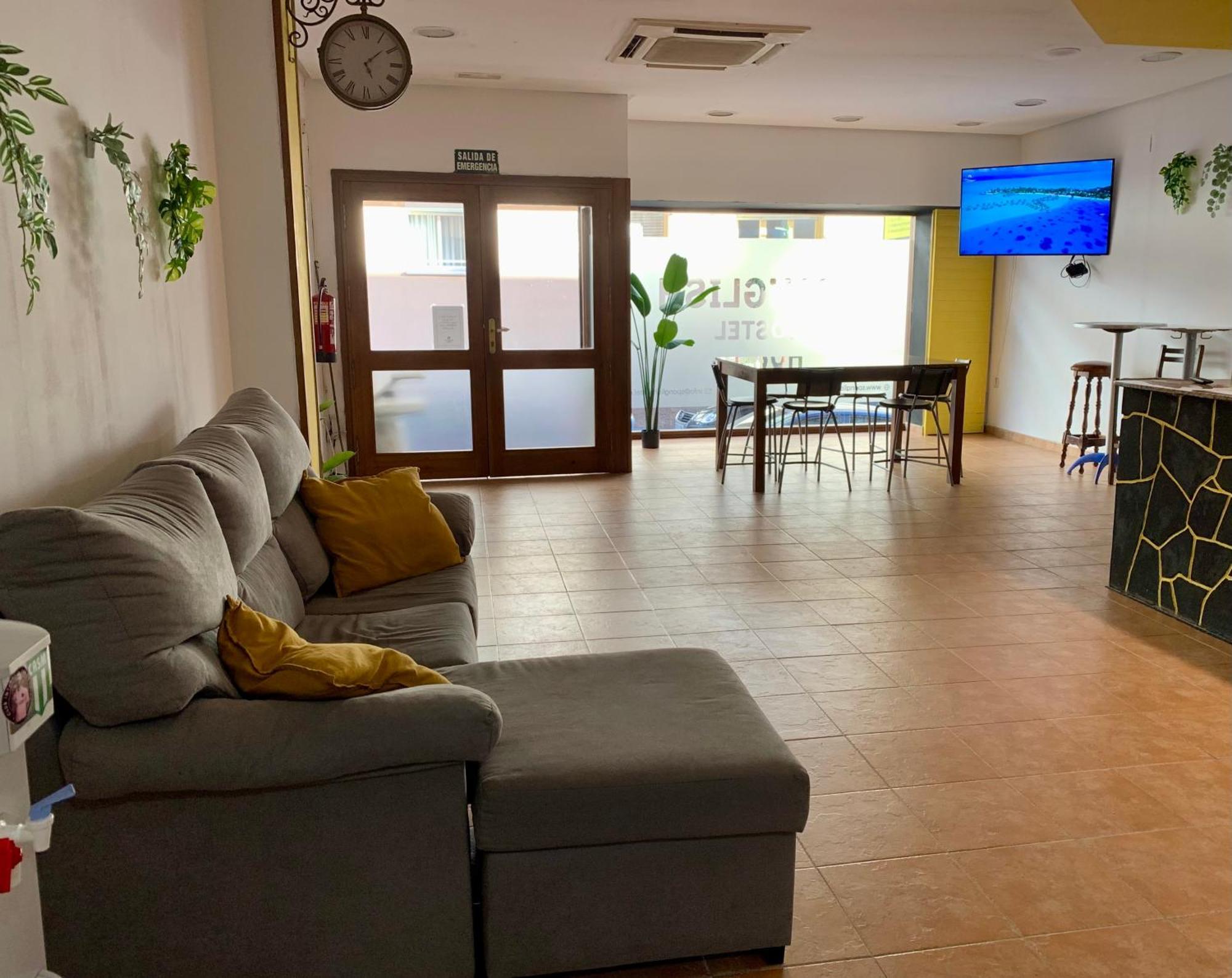 Spanglish Hostel Бенидорм Екстериор снимка