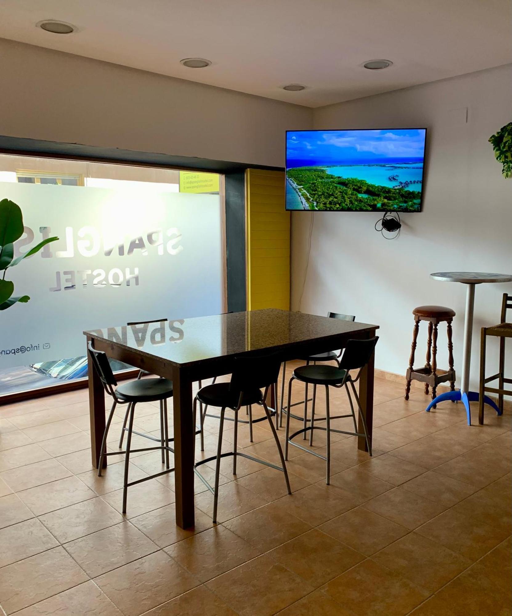 Spanglish Hostel Бенидорм Екстериор снимка