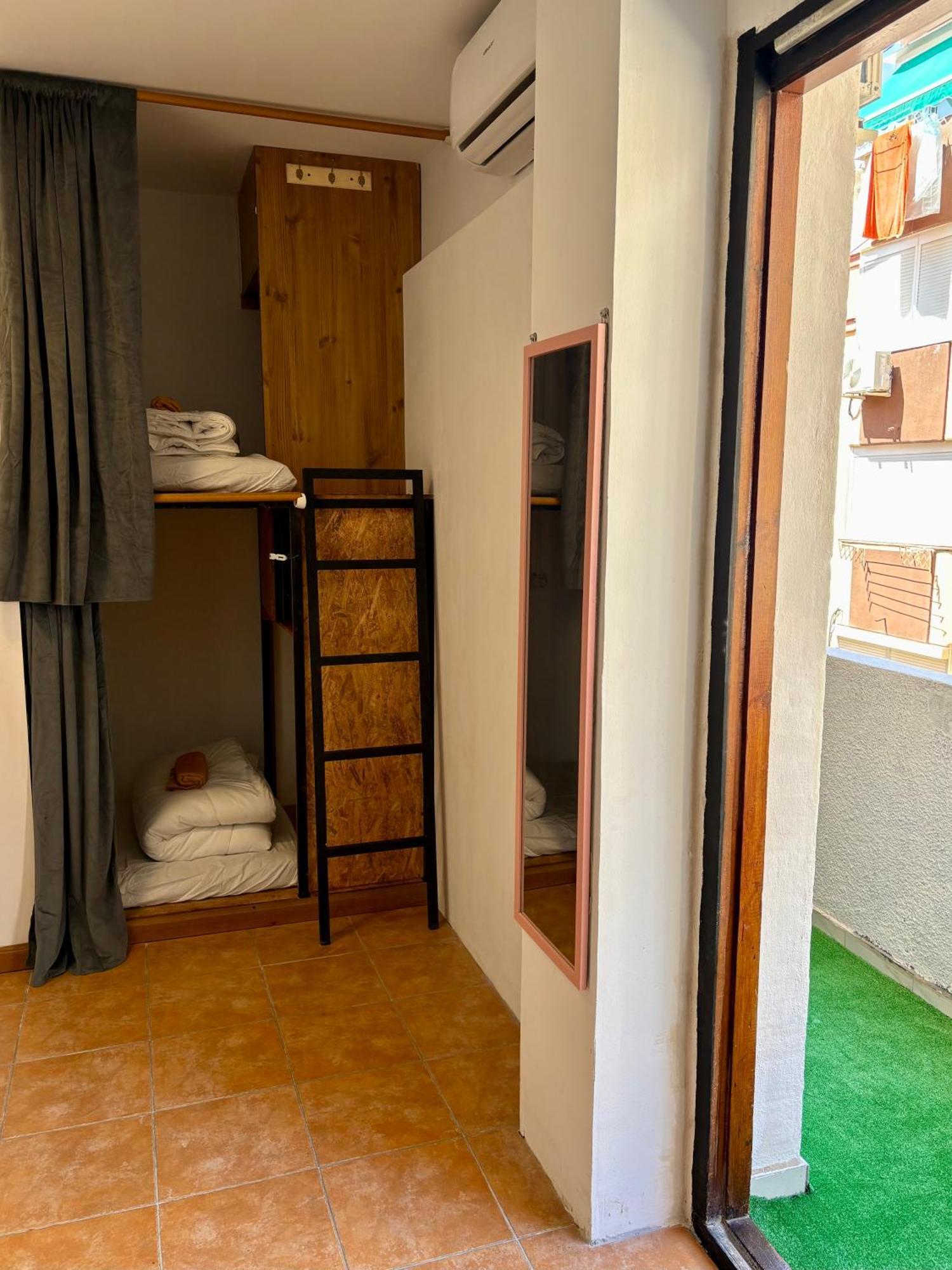 Spanglish Hostel Бенидорм Екстериор снимка
