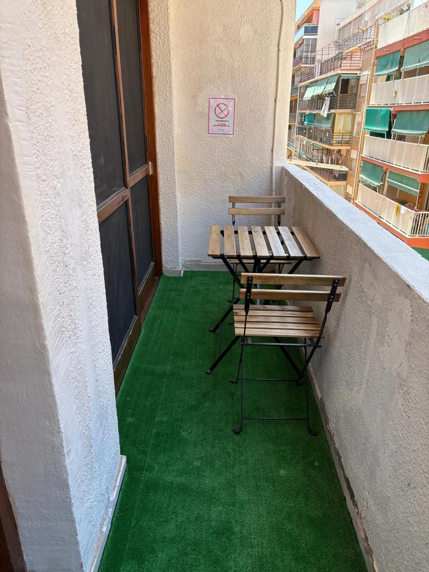 Spanglish Hostel Бенидорм Екстериор снимка