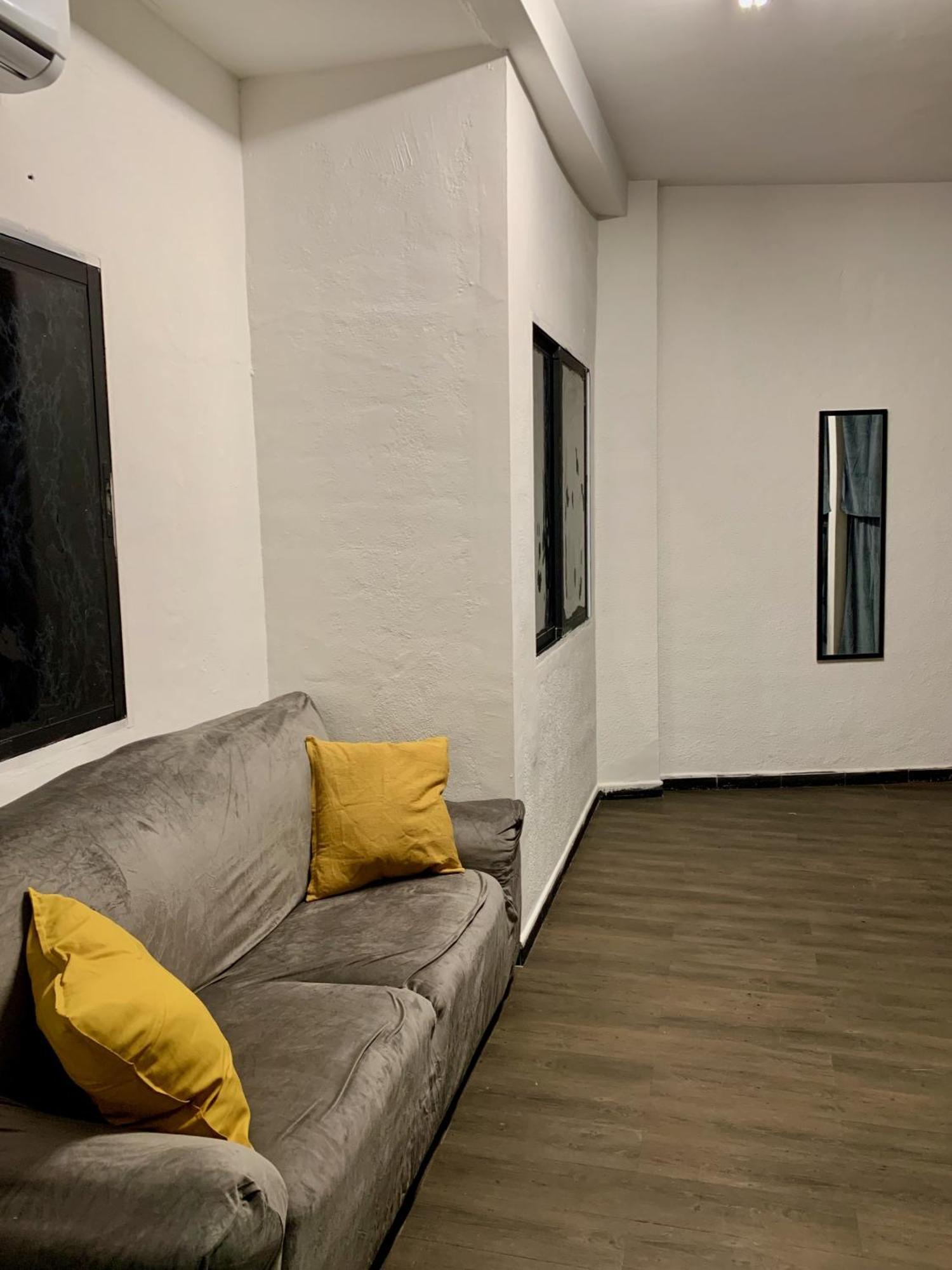 Spanglish Hostel Бенидорм Екстериор снимка